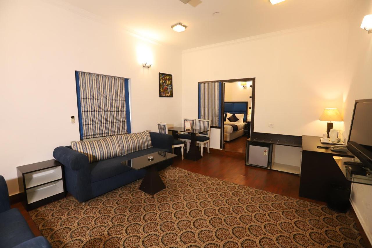 Hotel Capitol Hills - Greater Kailash Delhi New Delhi Eksteriør bilde